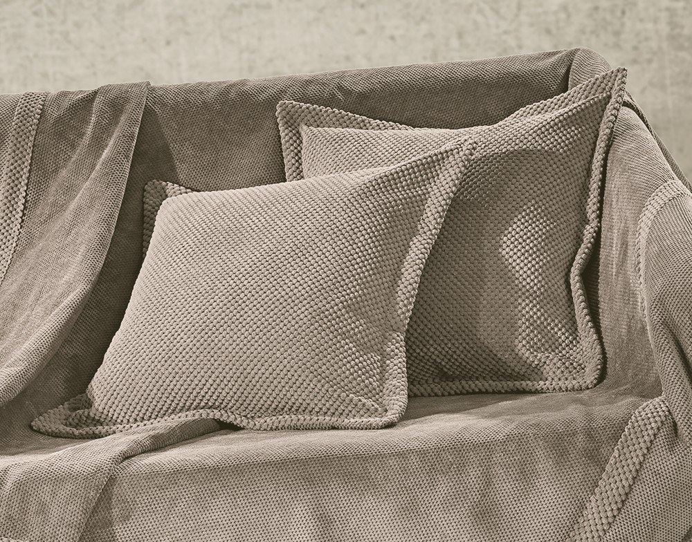 Μαξιλάρια διακοσμητικά Anesis Home - ΣΗΜΑΝΤΙΚΟ: Σε περίπτωση διαφοράς τιμής από το κατάστημα ισχύει παντα και μόνο η τιμή του καταστήματος Μαξιλαροθήκη Guy Laroche Rubicon Camel 42X42