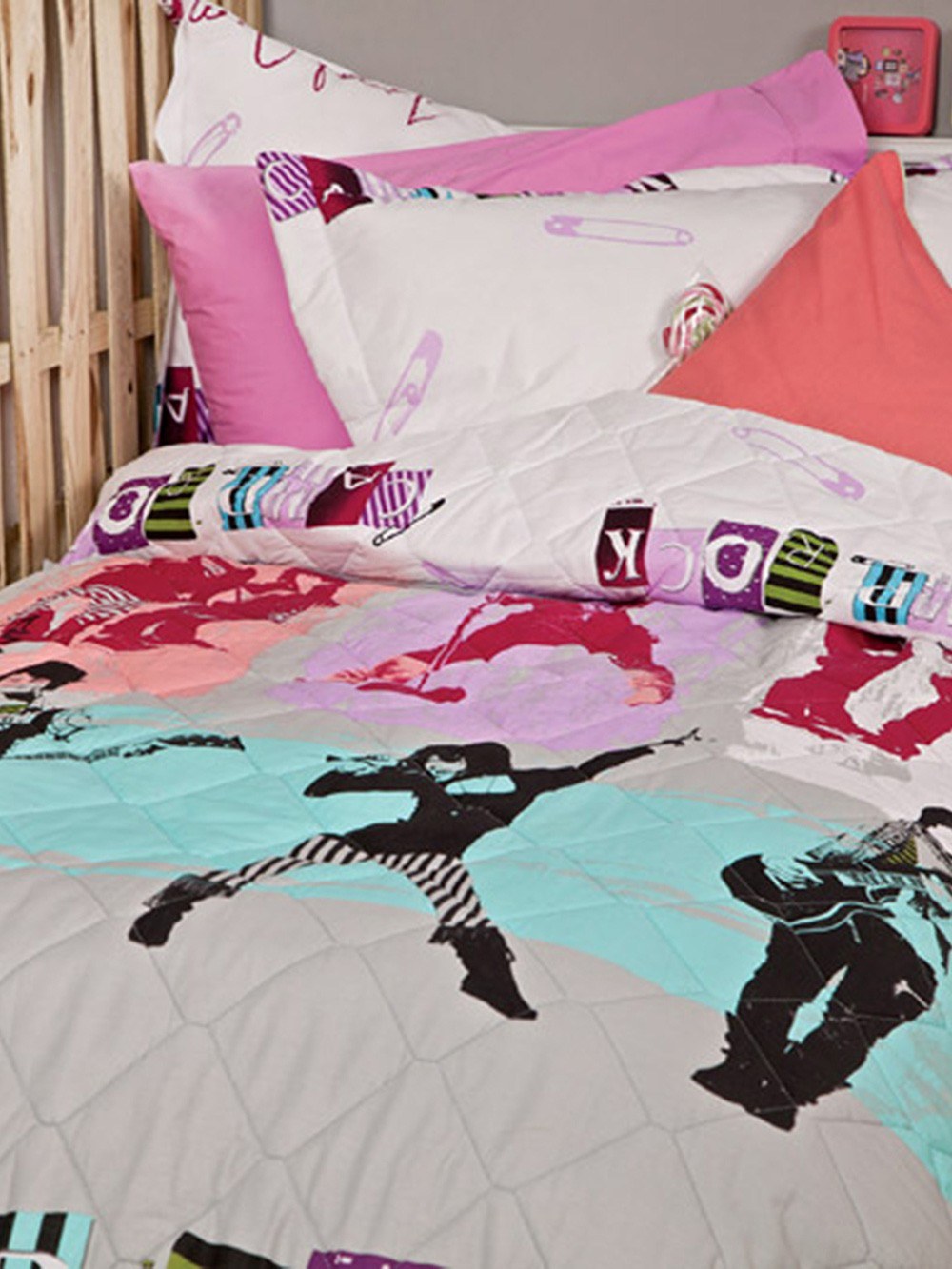 Κουβερλί, Παπλωματοθήκες Anesis Home - ΣΗΜΑΝΤΙΚΟ: Σε περίπτωση διαφοράς τιμής από το κατάστημα ισχύει παντα και μόνο η τιμή του καταστήματος Σετ Κουβερλί Μονό Disney 170X250 Camp Rock