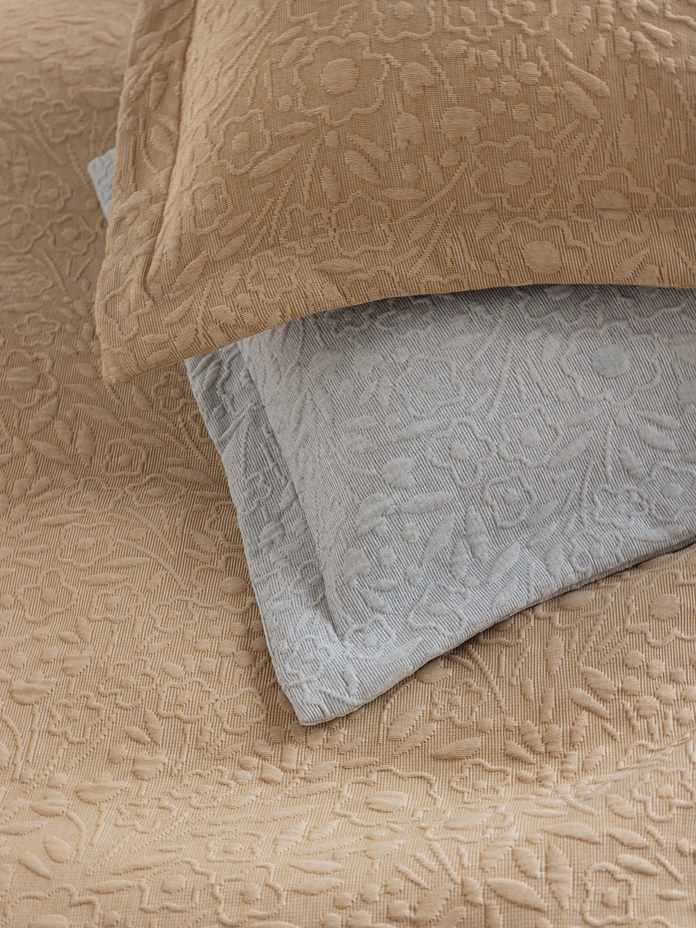 Κουβέρτες, Παπλώματα Anesis Home - ΣΗΜΑΝΤΙΚΟ: Σε περίπτωση διαφοράς τιμής από το κατάστημα ισχύει παντα και μόνο η τιμή του καταστήματος Κουβέρτα Matelasse Palamaiki 170x260 Alina Grey