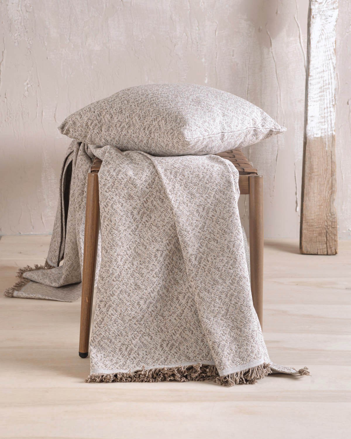 Μαξιλαροθήκη Διακόσμησης Rythmos Fabio Μπεζ 40x40