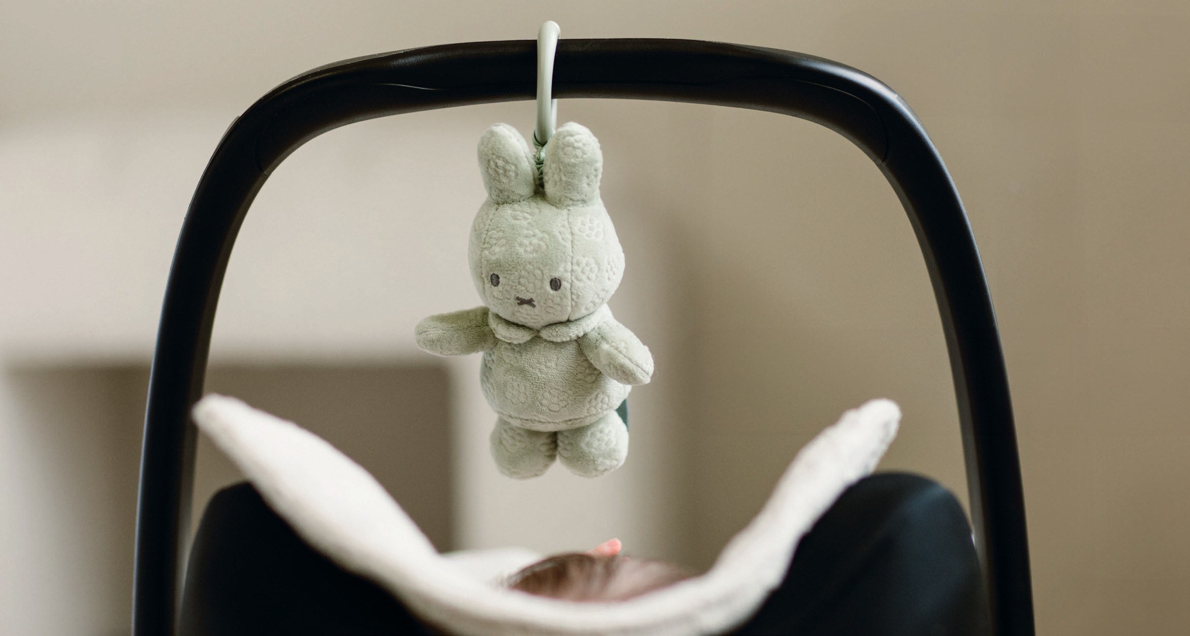 Κρεμαστό Παιχνίδι Καροτσιού Πράσινο Miffy Flowers