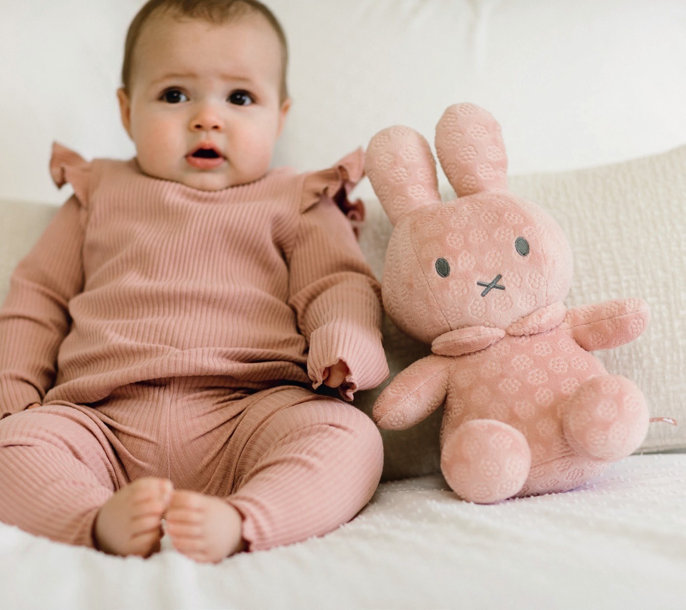 Λούτρινο Από Βελουτέ Ύφασμα 30cm Ροζ Miffy Flowers