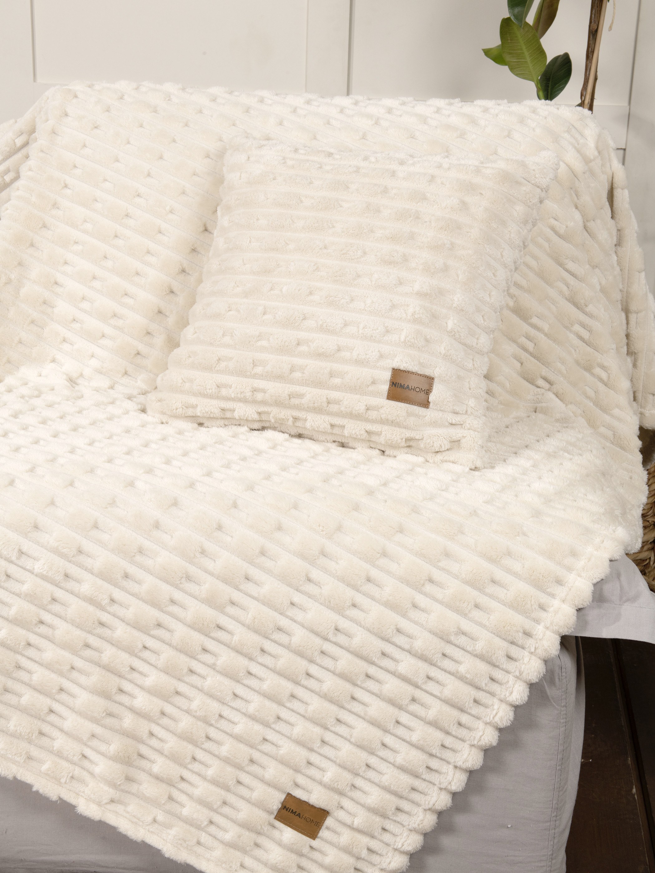 Nima - ΣΗΜΑΝΤΙΚΟ: Σε περίπτωση διαφοράς τιμής από το κατάστημα ισχύει παντα και μόνο η τιμή του καταστήματος Μαξιλαροθήκη Διακόσμησης Nima Savara Light Beige 45x45