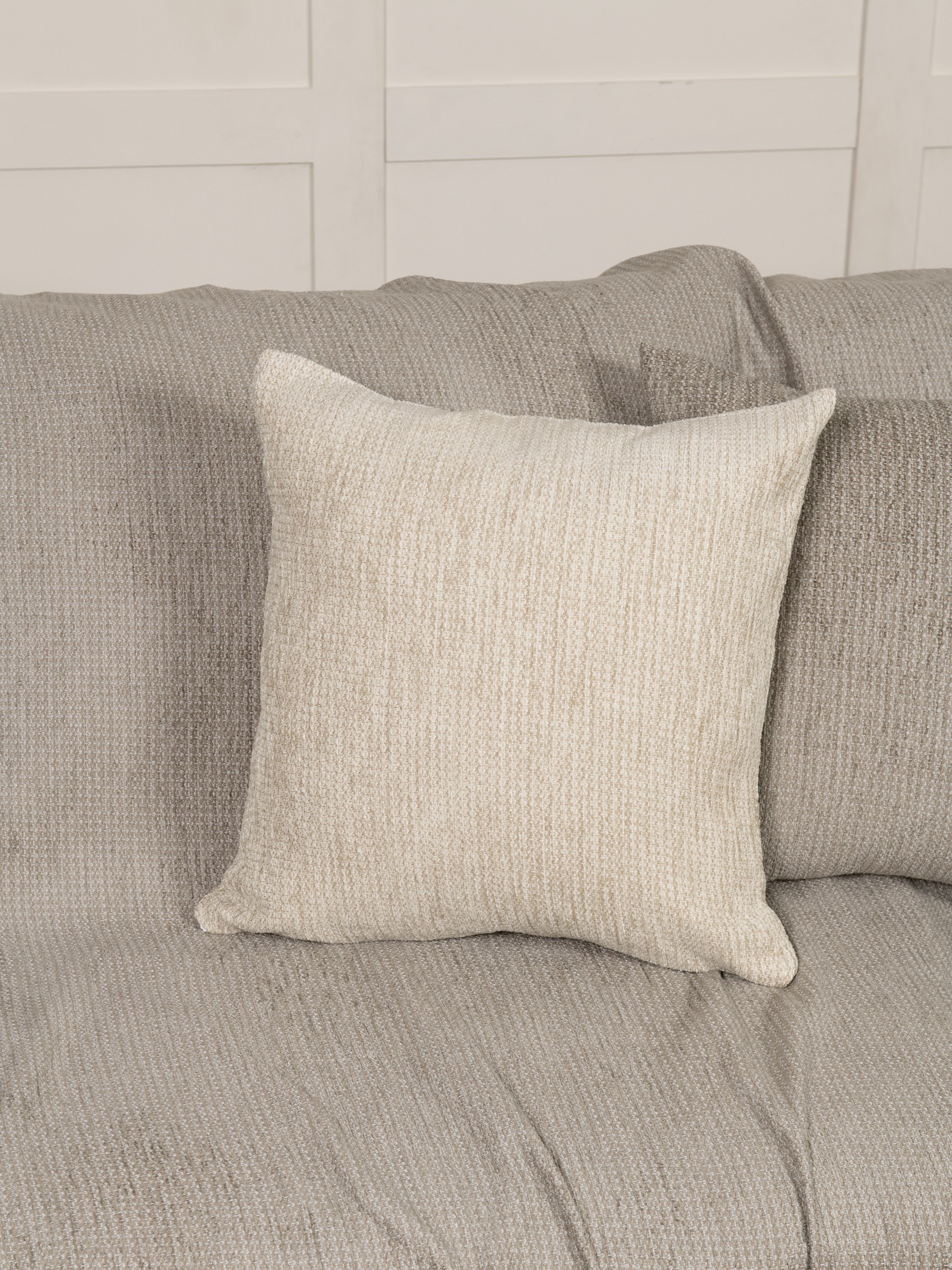 Μαξιλάρια διακοσμητικά Anesis Home - ΣΗΜΑΝΤΙΚΟ: Σε περίπτωση διαφοράς τιμής από το κατάστημα ισχύει παντα και μόνο η τιμή του καταστήματος Μαξιλαροθήκη Διακόσμησης Nima Abrigo Beige 45x45