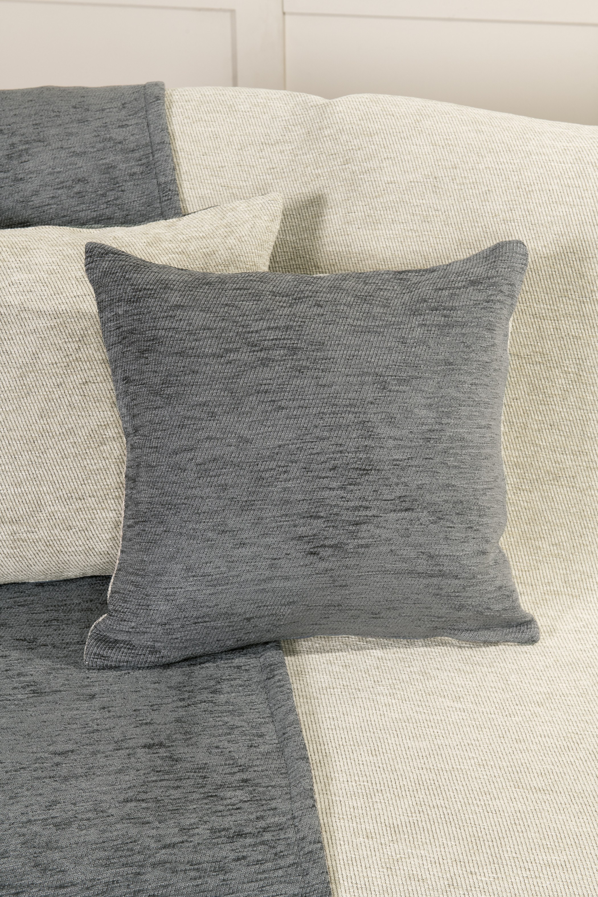 Nima - ΣΗΜΑΝΤΙΚΟ: Σε περίπτωση διαφοράς τιμής από το κατάστημα ισχύει παντα και μόνο η τιμή του καταστήματος Μαξιλαροθήκη Διακόσμησης Nima Caldo Gray/Ivory 45x45