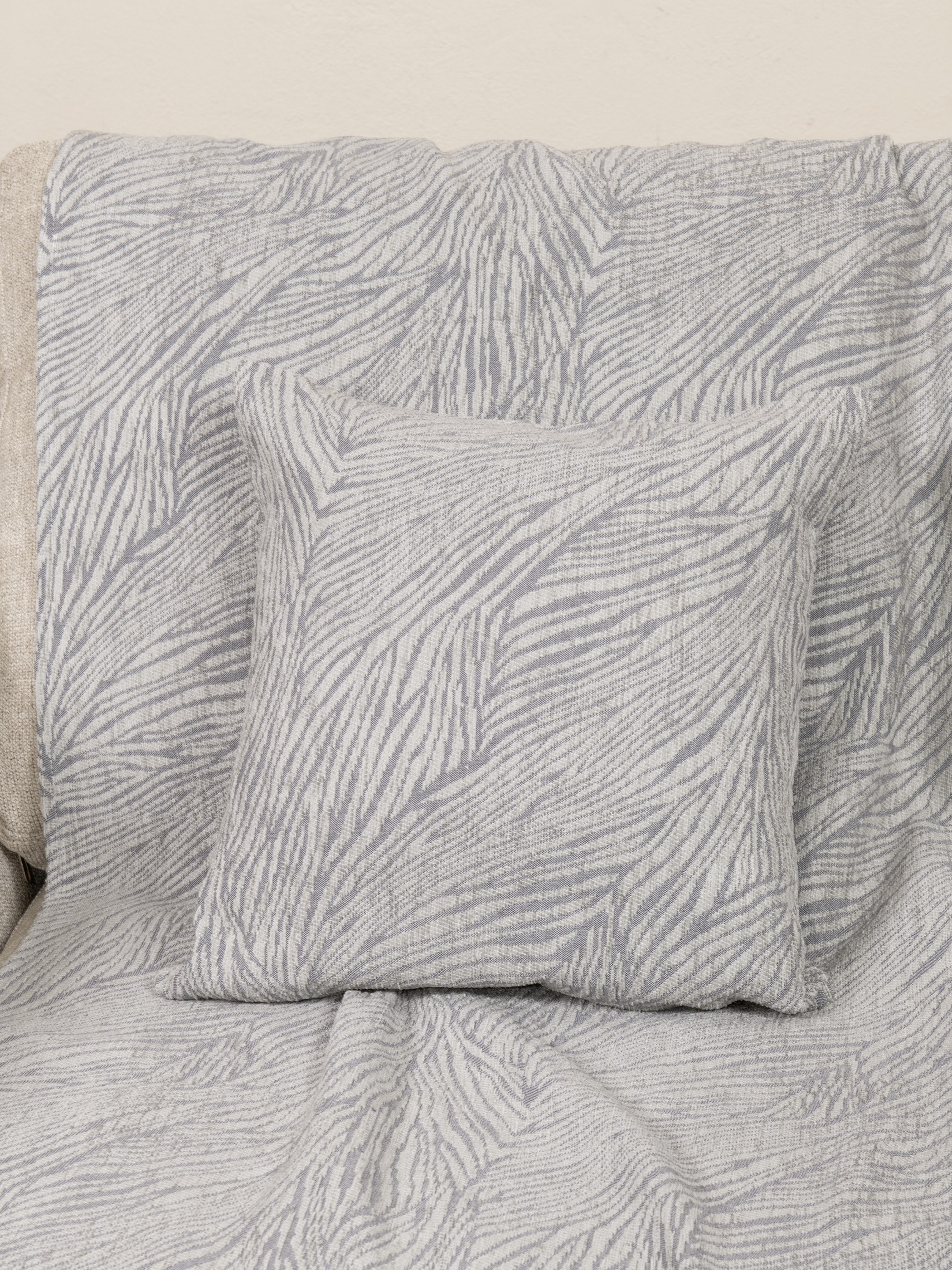 Μαξιλάρια διακοσμητικά Anesis Home - ΣΗΜΑΝΤΙΚΟ: Σε περίπτωση διαφοράς τιμής από το κατάστημα ισχύει παντα και μόνο η τιμή του καταστήματος Μαξιλαροθήκη Διακόσμησης Nima Moca Gray 45x45