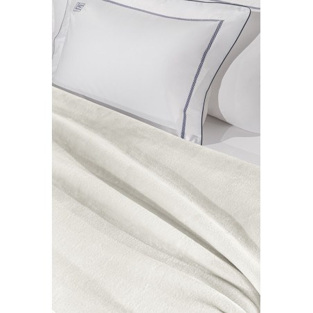 Κουβέρτα Βελουτέ Υπέρδιπλη Guy Laroche Logo Ivory 220x240