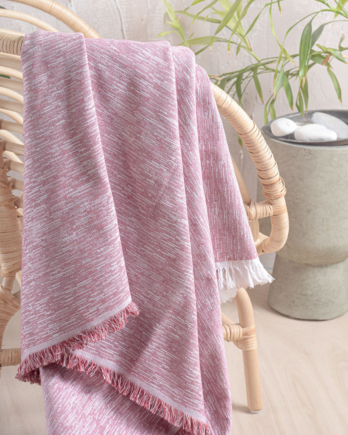 Μαξιλάρια διακοσμητικά Anesis Home - ΣΗΜΑΝΤΙΚΟ: Σε περίπτωση διαφοράς τιμής από το κατάστημα ισχύει παντα και μόνο η τιμή του καταστήματος Μαξιλαροθήκη Διακόσμησης Rythmos Vernier Ροζ 40x40