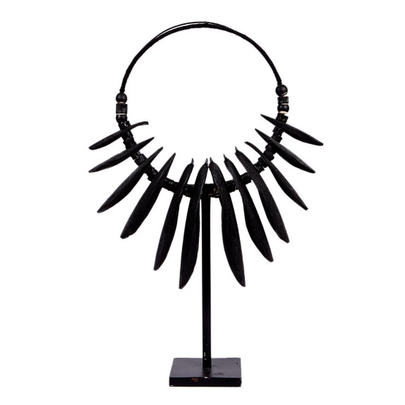 Supergreens Διακοσμητικό Κολιέ Κοχύλι σε Stand Μαύρο 75 εκ.