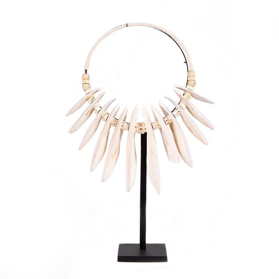 Supergreens Διακοσμητικό Κολιέ Κοχύλι σε Stand Λευκό 75 εκ.