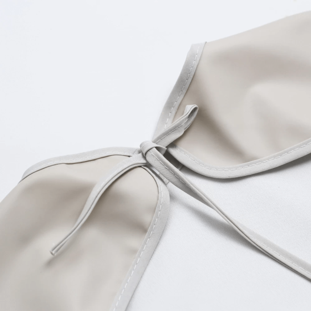 Πλαστικοποιημένη Σαλιάρα με Μανίκια - Εκρού -...