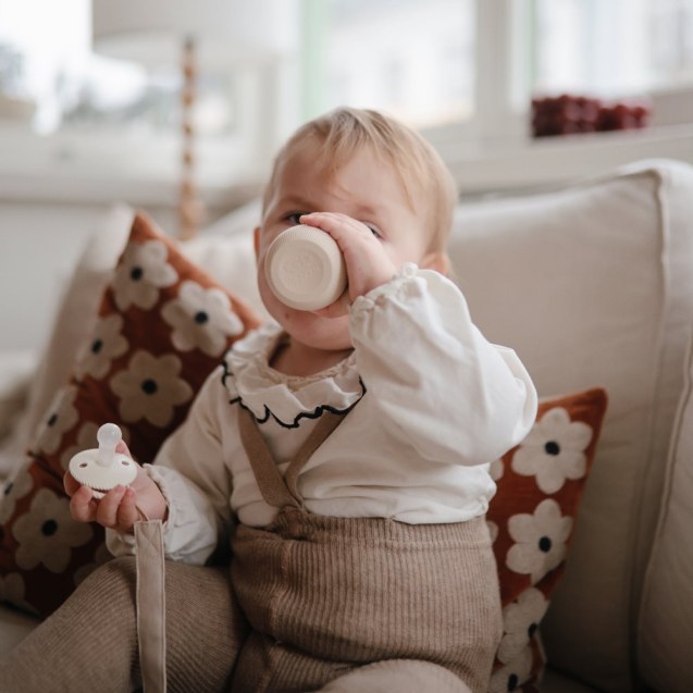 Ποτηράκι Σιλικόνης με Ανάγλυφο Σχέδιο Shifting...