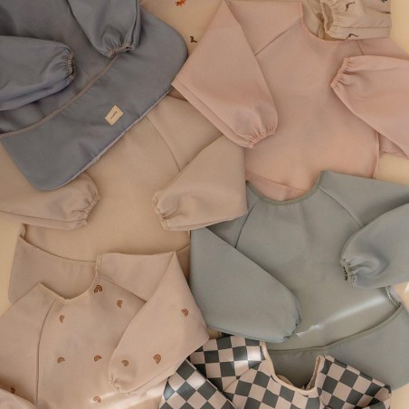 Σαλιάρα με Μανίκια Rainbows - Mushie