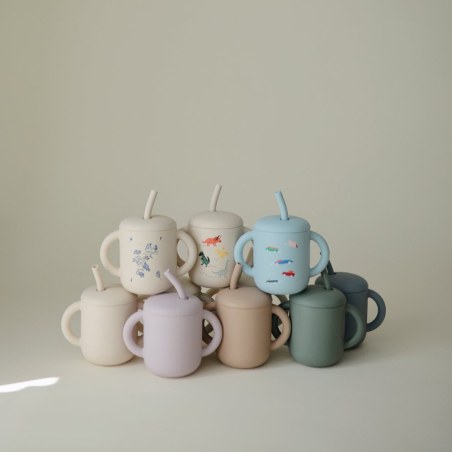 Ποτηράκι Σιλικόνης με Χερούλια και Καλαμάκι Retro Cars - Mushie