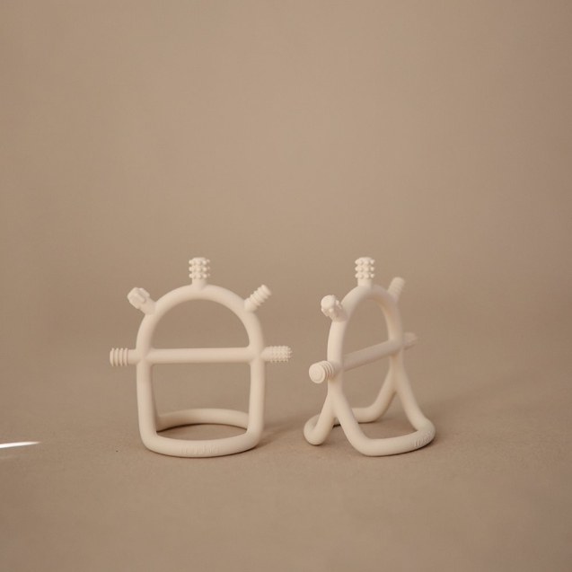 Μασητικό Σιλικόνης με Χερούλι Sensory - Mushie