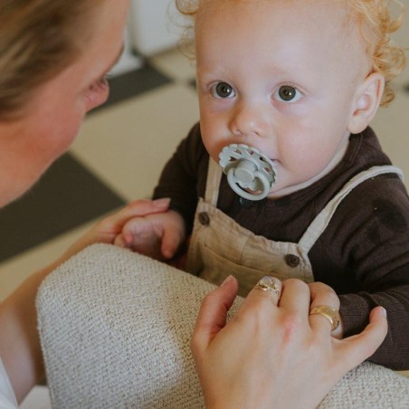 Σετ 2 Πιπίλες Σιλικόνης FRIGG Fairytale Silky Satin/Willow Gray 6-18 Μηνών