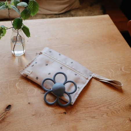 Μασητική Κουδουνίστρα Daisy Faded Denim - Mushie