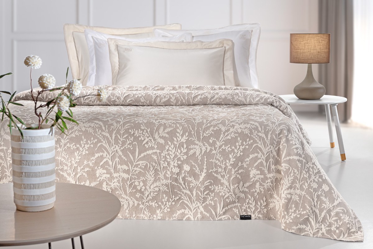 Κουβέρτα King Size Guy Laroche Bouquet Mocca 260x250
