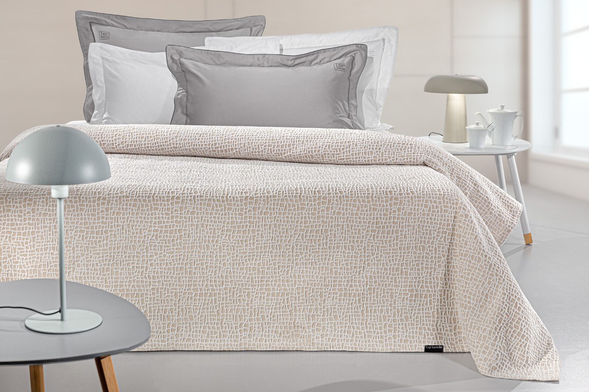 Κουβέρτα King Size Guy Laroche Luna Natural 260x250