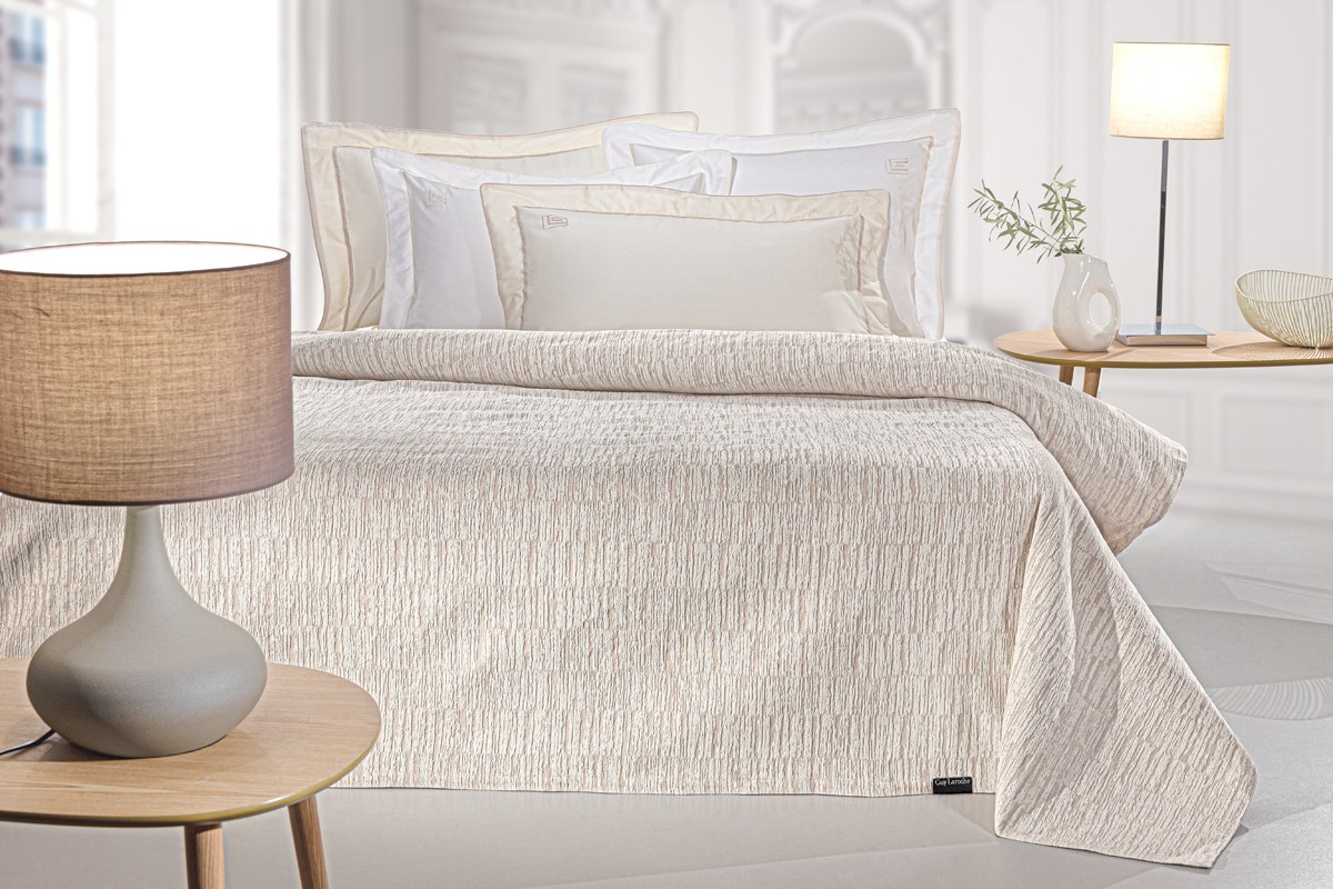 Κουβέρτα King Size Guy Laroche Diana Natural 260x250